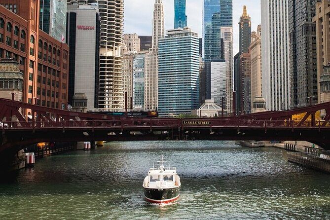 Chicago Luxury Minibus City Tour and Architecture River Cruise - The Transition to the Riverboat: From Street Views to Architecture From Water