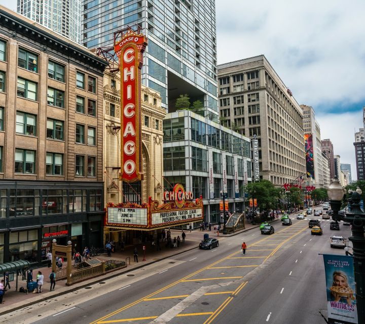 Chicago: Must See Chicago 90 minute Walking Tour - Practical Stuff That Makes the Difference: Shoes, Bags, and Weather