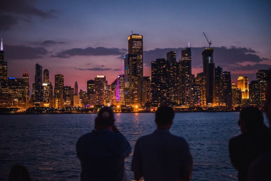Chicago: Narrated River and Lake Cruise by Night - Drinks, Snacks, and Onboard Comfort (Including the Bathroom)