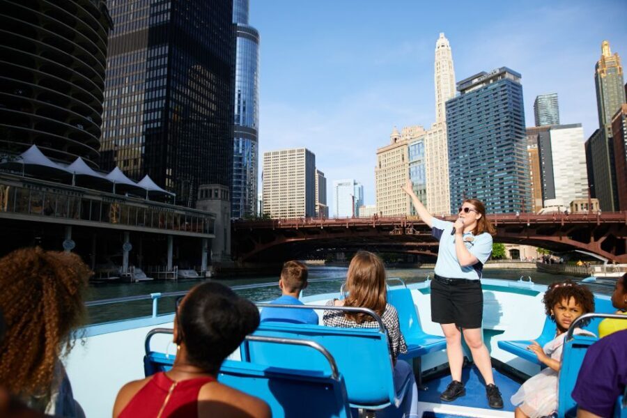 Chicago: Narrated Sightseeing River and Lake Cruise - The Guide: Humor, Stories, and Tight Timing