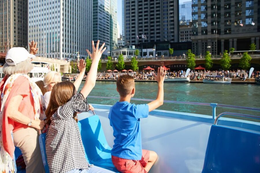 Chicago: Narrated Sightseeing River and Lake Cruise - River Views: Willis Tower to Tribune Tower in One Easy Ride