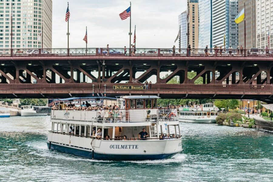 Chicago River: 1.5-Hour Guided Architecture Cruise - Your guide makes or breaks it: humor plus building talk