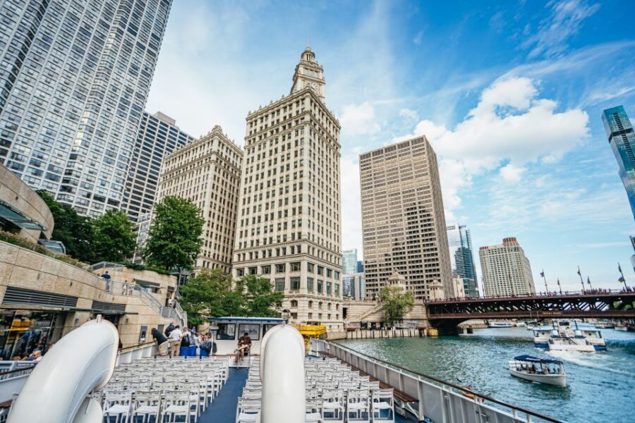Chicago River: 1.5-Hour Guided Architecture Cruise - Willis Tower, the Board of Trade, and Tribune Tower: Chicago height with meaning