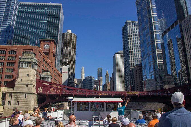 Chicago River 45-Minute Architecture Tour from Magnificent Mile - Getting On: Michigan Avenue Dock Setup at the Wrigley Building