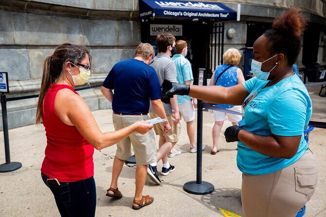 Chicago River 45-Minute Architecture Tour from Magnificent Mile - Michigan Avenue Bridge and the Wrigley Building: Big Icons, Clear Storytelling