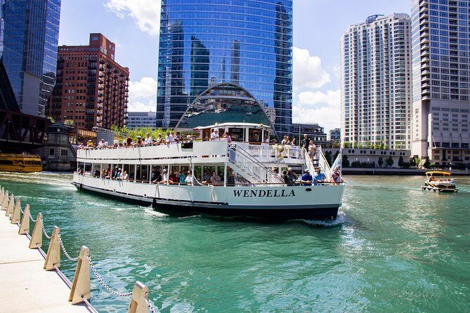 Chicago River 90-Minute Architecture Tour - How the guide narration works (and why it keeps people smiling)
