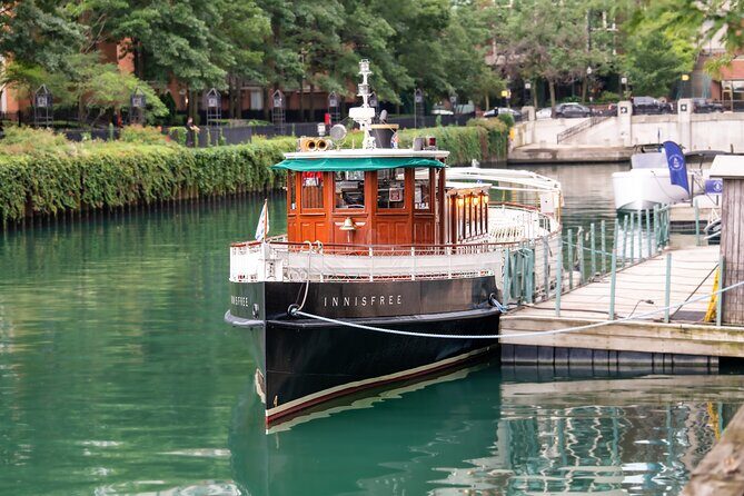 Chicago River Architecture Tour Aboard a Historic Yacht - Why a historic yacht is the right way to read Chicago