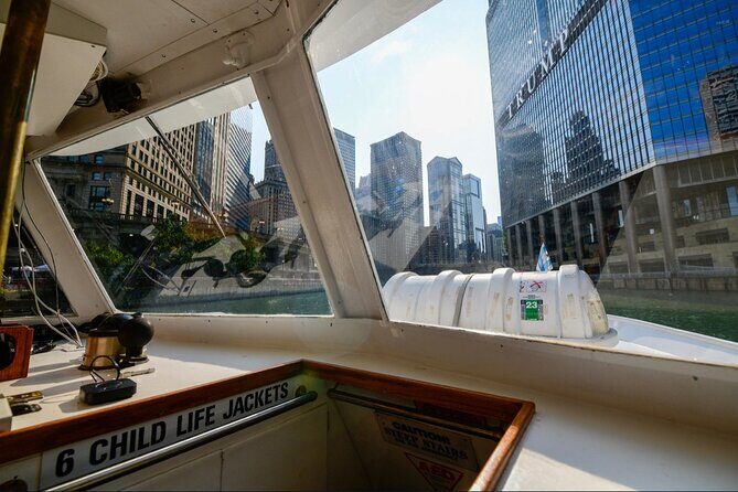 Chicago River Architecture Tour Aboard a Historic Yacht - Magnificent Mile views and the Michigan Avenue Bridge build-up