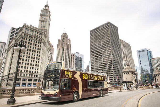 Chicago River Architecture Tour and Big Bus Hop-on Hop-off Tour - Apps, live tracking, and ticket activation without headaches