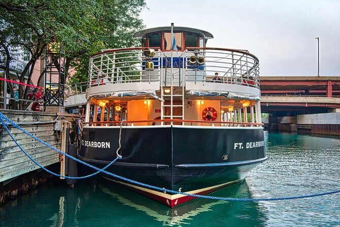 Chicago River Cocktail Cruise - Drinks on board: included cocktails, plus the pay-as-you-go bar