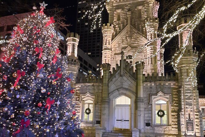 Chicago Seasonal Stroll Walking Tour of Holiday Attractions - State Street and Macy’s holiday windows: the holiday museum effect
