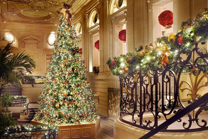 Chicago Seasonal Stroll Walking Tour of Holiday Attractions - What makes the guide matter: stories, architecture, and handling weather