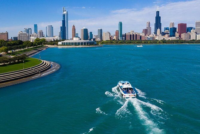 Chicago Sightseeing River and Lake Cruise - River level at the McCormick Bridgehouse: gears, then story