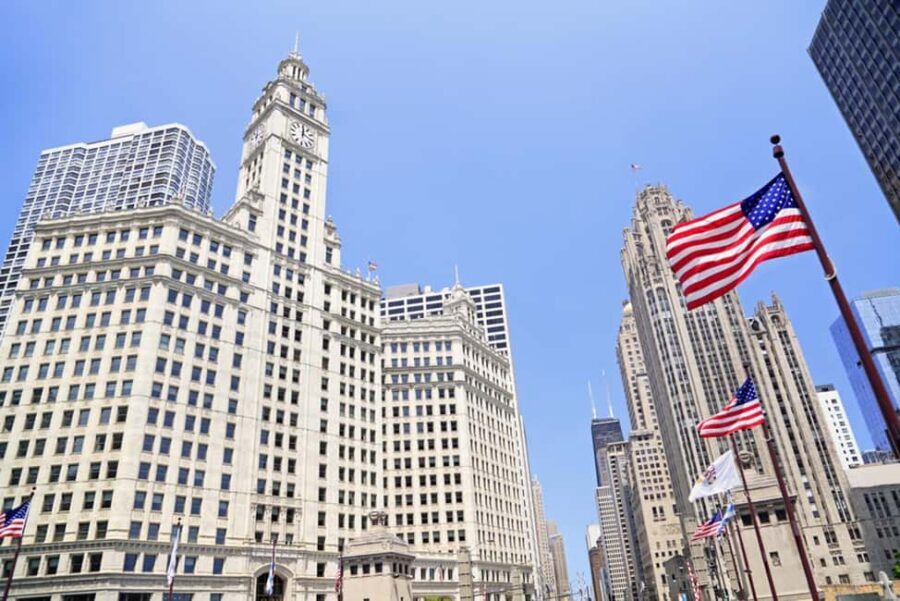 Chicago: Small-Group History and Architecture Walking Tour - Food options: classic Chicago savory treat and Starbucks Reserve Roastery