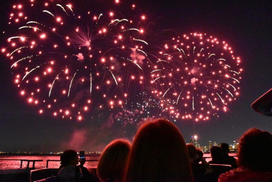 Chicago: Summer Fireworks Cruise with 3D Glasses and Music - Key Highlights Worth Your Time
