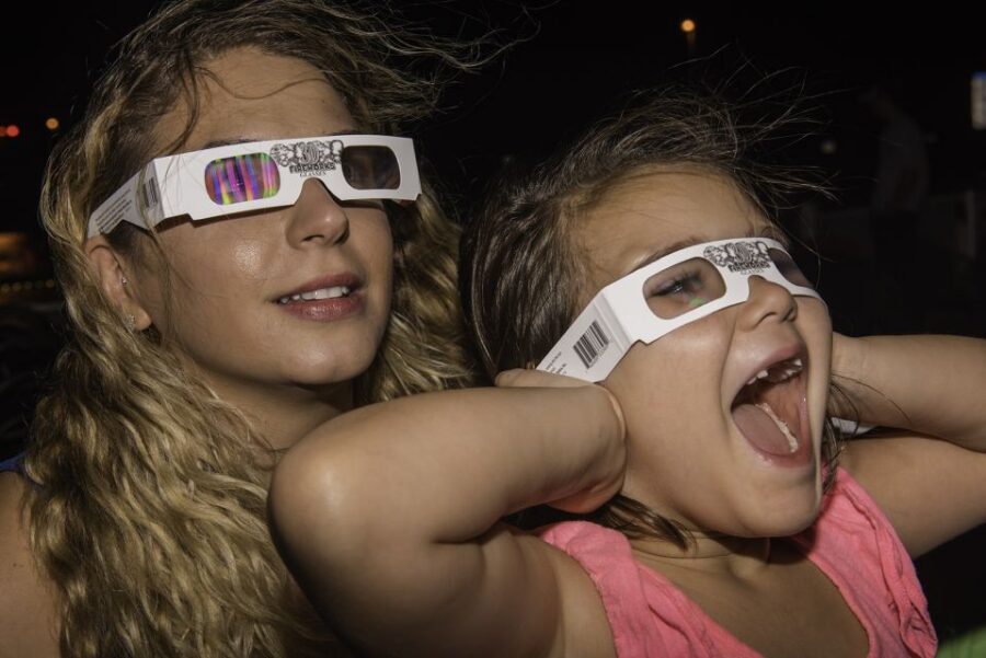 Chicago: Summer Fireworks Cruise with 3D Glasses and Music - A 2-Hour Fireworks View from Lake Michigan