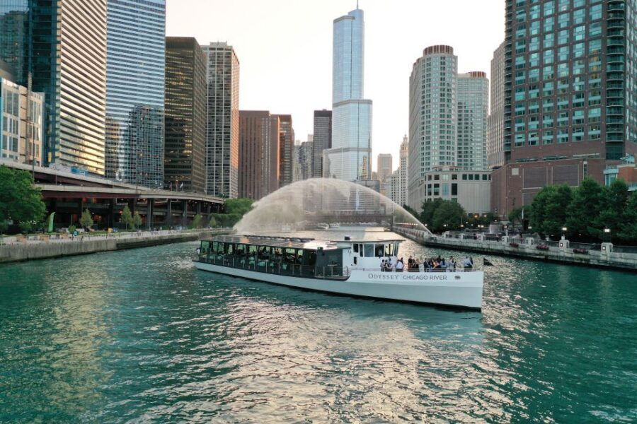Chicago: Thanksgiving Gourmet Lunch Cruise on Chicago River - What Happens Onboard: 3 Courses, Narration, and a Private-Table Feel