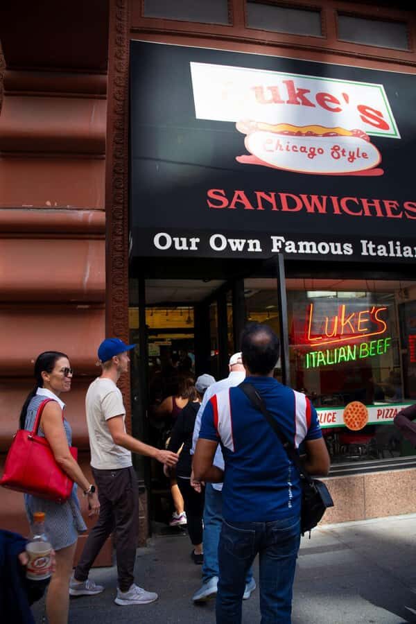 Chicago: The Ultimate Foodie Walking Tour with Tasty Stops - Deep-dish pizza stop in the city’s heart: Big slice energy