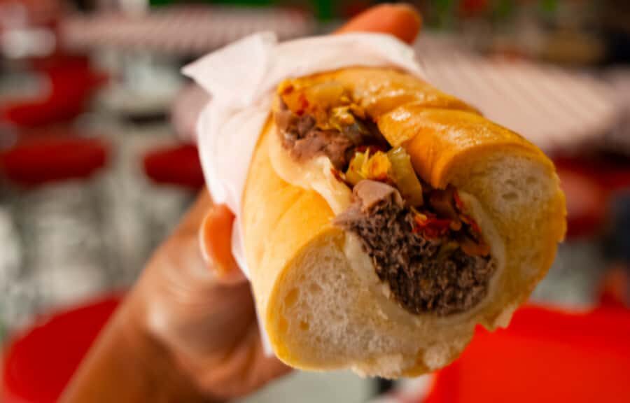 Chicago: The Ultimate Foodie Walking Tour with Tasty Stops - Group size and guide energy: Small group means more attention