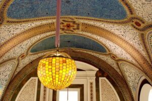 Chicago: Tiffany Art Glass Works Walking Tour - Starting at the Chicago Cultural Center: easy meetup, big first impressions