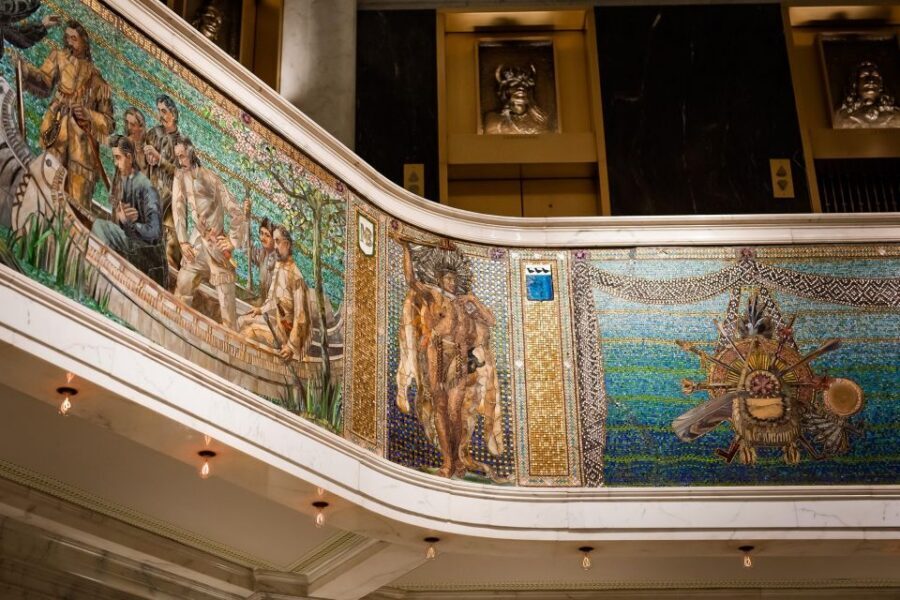 Chicago: Tiffany Art Glass Works Walking Tour - Marquette office building: comparing Tiffany to contemporary art-glass
