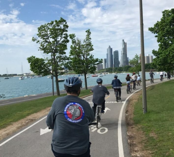 Chicago: Ultimate City Attractions Bike Tour - Buckingham Fountain: The Classic Moment and How to Time Your Photos