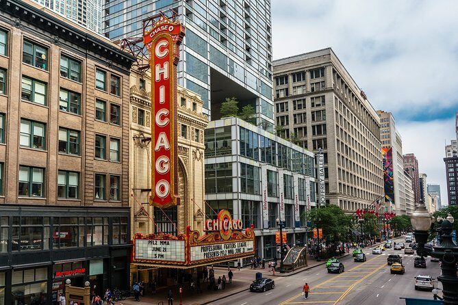 Chicago Walking Tour: Must-See Chicago - Entering The Chicago Architecture Center Base Camp