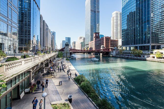 Chicago Walking Tour: Must-See Chicago - Aqua Tower: Why Lakeshore East Became a New Star