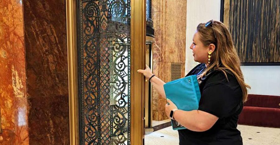 Chicago Walking Tour: See Inside Art Deco Masterpieces - The Meeting Point at 425 S. Financial Place (And What to Spot)