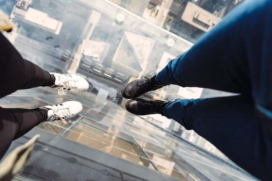 Chicago: Willis Tower Skydeck and The Ledge Ticket - Using the Skydeck app to spot sights fast
