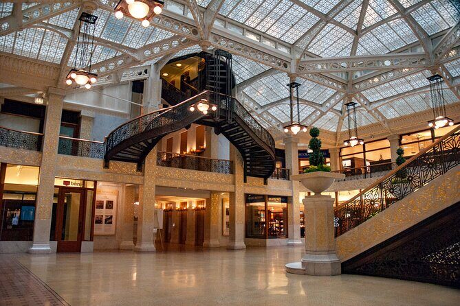 Chicago's Secret Interiors Architectural Walking Tour - Stop 7: Palmer House Hotel a Hilton Hotel and Gilded Age glamour