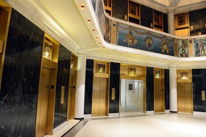 Chicago's Secret Interiors Architectural Walking Tour - Stop 1: The Loop and La Salle’s Financial Canyon