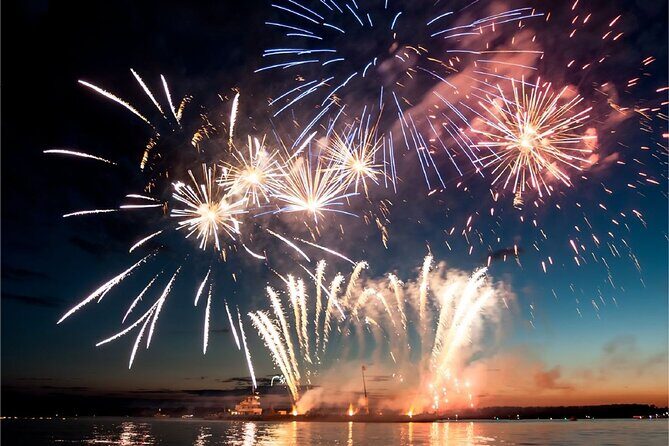 City Cruises Chicago: Fireworks Premier Plus Dinner Cruise - Quick takes before you go