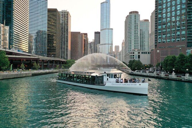 City Cruises Chicago: Fireworks Premier Plus Dinner Cruise - Boarding, staff flow, and how the ship sets the tone