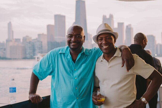 City Cruises Chicago: Fireworks Signature Dinner Cruise - Seating, slowdowns, and the small-ship factor (15 people max)