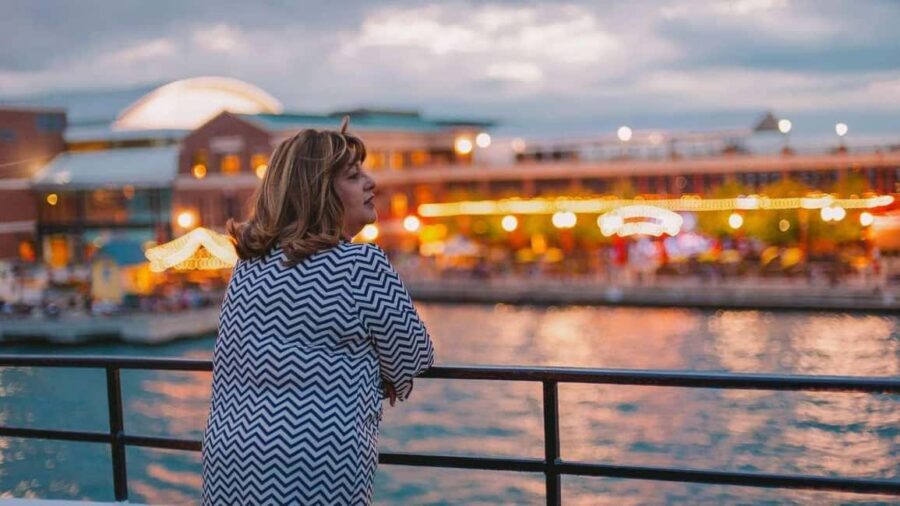 City Cruises Chicago: Lake Michigan Fireworks Dinner Cruise - Who this fireworks dinner cruise is best for