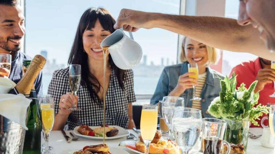 City Cruises Chicago: Lake Michigan Lunch or Dinner Cruise - Climate-Control, Non-Smoking Rules, and What Shoes to Wear