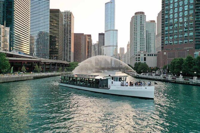 City Cruises Chicago: Premier Plus Brunch Cruise on Chicago River - Willis Tower (Sears Tower): closing with a true Chicago giant