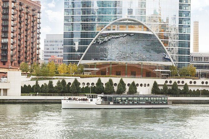 City Cruises Chicago: River Architectural Lunch Cruise - Merchandise Mart stop: seeing the city’s commercial pulse from the river