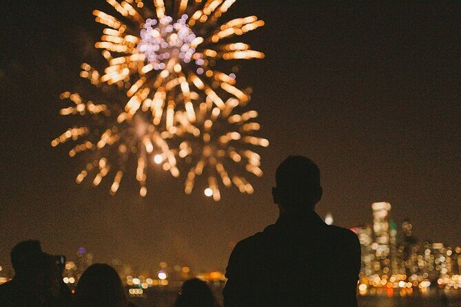 City Cruises Chicago: Seadog Fireworks Cruise - Fireworks Over Chicago’s Skyline, Seen the Way the Lake Wants You To See It