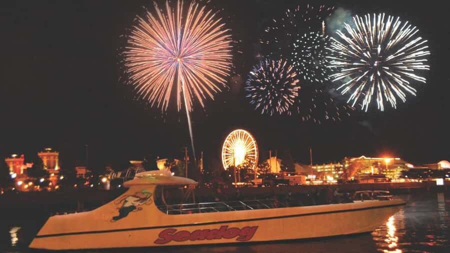 City Cruises Chicago: Seadog Speedboat Lake Firework Cruise - Cash bar and drink plans: how to enjoy it without surprises