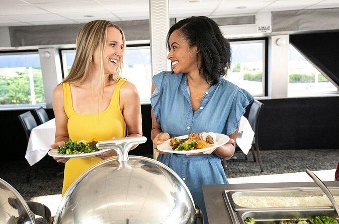 City Cruises Chicago: Signature Brunch Cruise on Lake Michigan - The Live DJ Experience: Music That Makes the Cruise Feel Personal