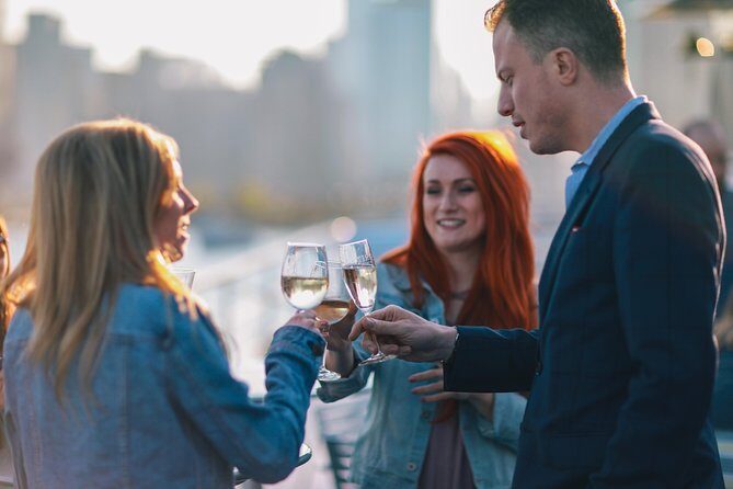 City Cruises Chicago: Signature Lunch Cruise on Lake Michigan - DJ, games, and the dance floor: how lively is this cruise really?