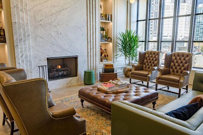 Explore the Historic Old Post Office in Chicago - Rooftop meadow: the view break that makes the tour worth it