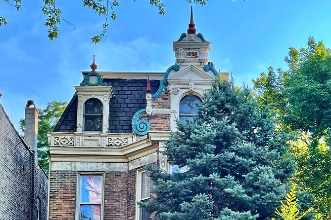 Historic Homes and Cottages of Wicker Park Walking Tour - Meeting at 6:00 pm: pace, walking distance, and what to expect