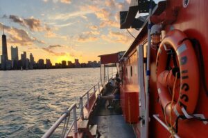 Historical and Architectural Chicago Fireboat River & Lake Cruise - On-Board Comfort: Seating, Sightlines, and Where to Stand