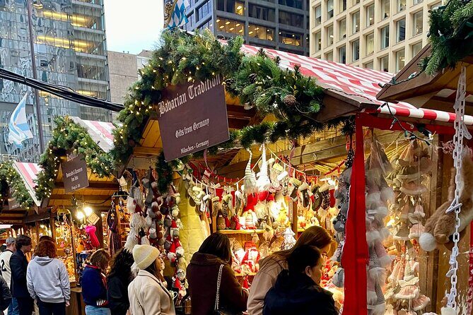 Holiday Walking Tour: Underground Chicago via the Pedway - Swissotel to the Pedway tunnels: fast wayfinding, real-world Chicago details