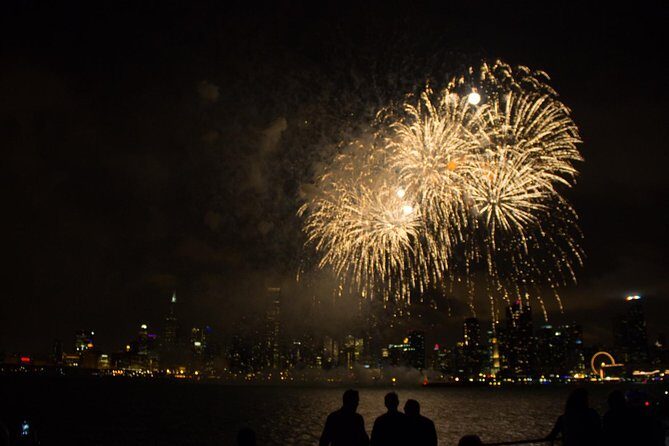 Lake Michigan Fireworks Cruise in Chicago - Passing Chicago Landmarks From the Water: More Than Just a Fireworks Stop