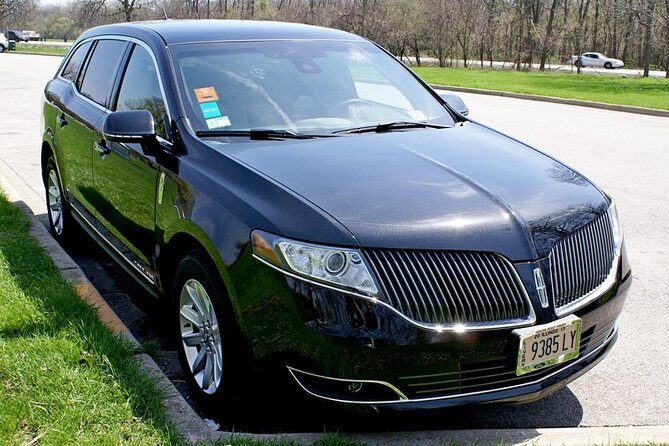 O'Hare Airport Transfer to Chicago by Luxury Sedan - Inside Meet - O’Hare Pickup That Starts With a Text