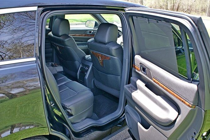 O'Hare Airport Transfer to Chicago by Luxury Sedan - Inside Meet - When Your Flight Changes: Delays, Customs, and Keeping the Plan